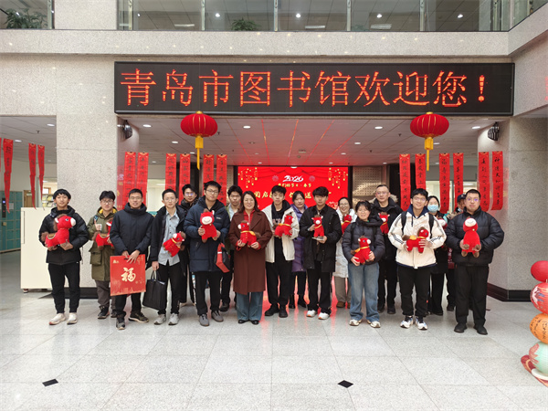 书香迎新春！大年初一，馆长送福启新岁