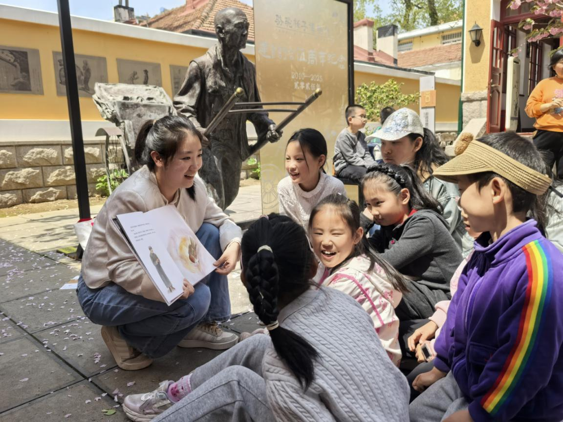 走近老舍&middot;对话经典 &mdash;&mdash;&ldquo;寻访历史文化名人&rdquo;研学活动走进骆驼祥子博物馆